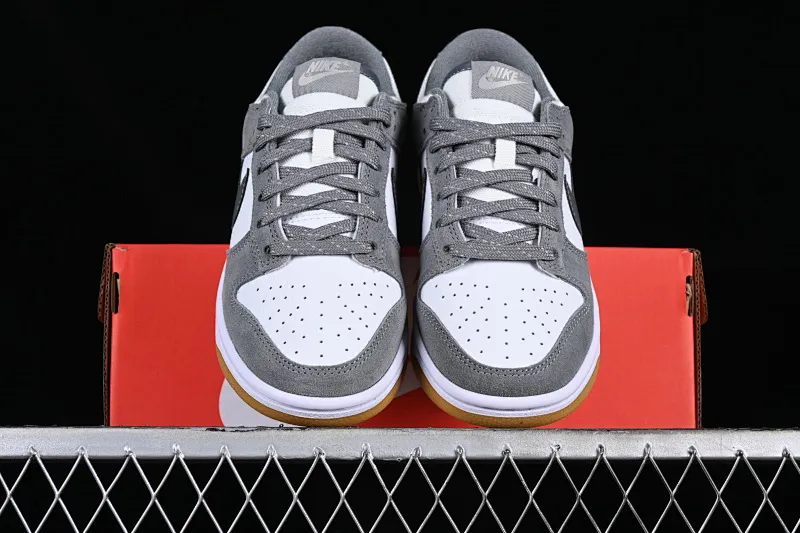 All Categories Nk SB Dunk Series Nk SB Dunk Low Low-top sneakers Cost-effective version Nk Dunk Low "Grey Gum" Dark gray suede SB low-top casual sports skateboard shoes FV0389-100